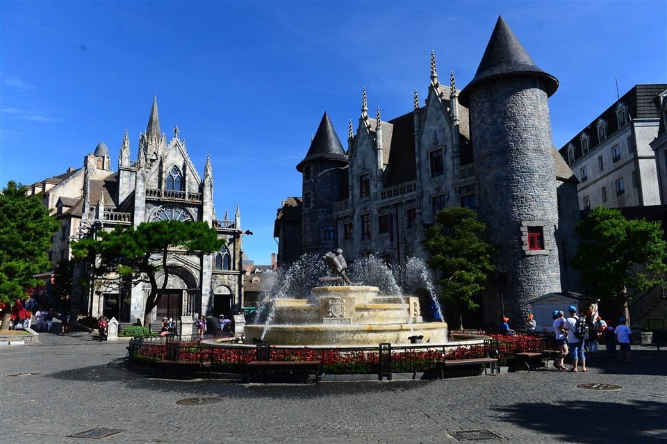 Sun World Ba Na Hills tang bua toi va do uong anh 2