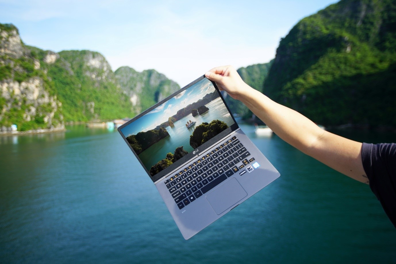 laptop gon nhe cho nguoi tre me xe dich anh 7