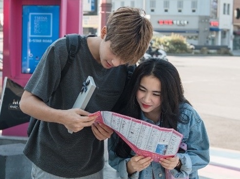 Kham pha mot Han Quoc 'khac, la, sang' cung bo tu hot teen Viet hinh anh