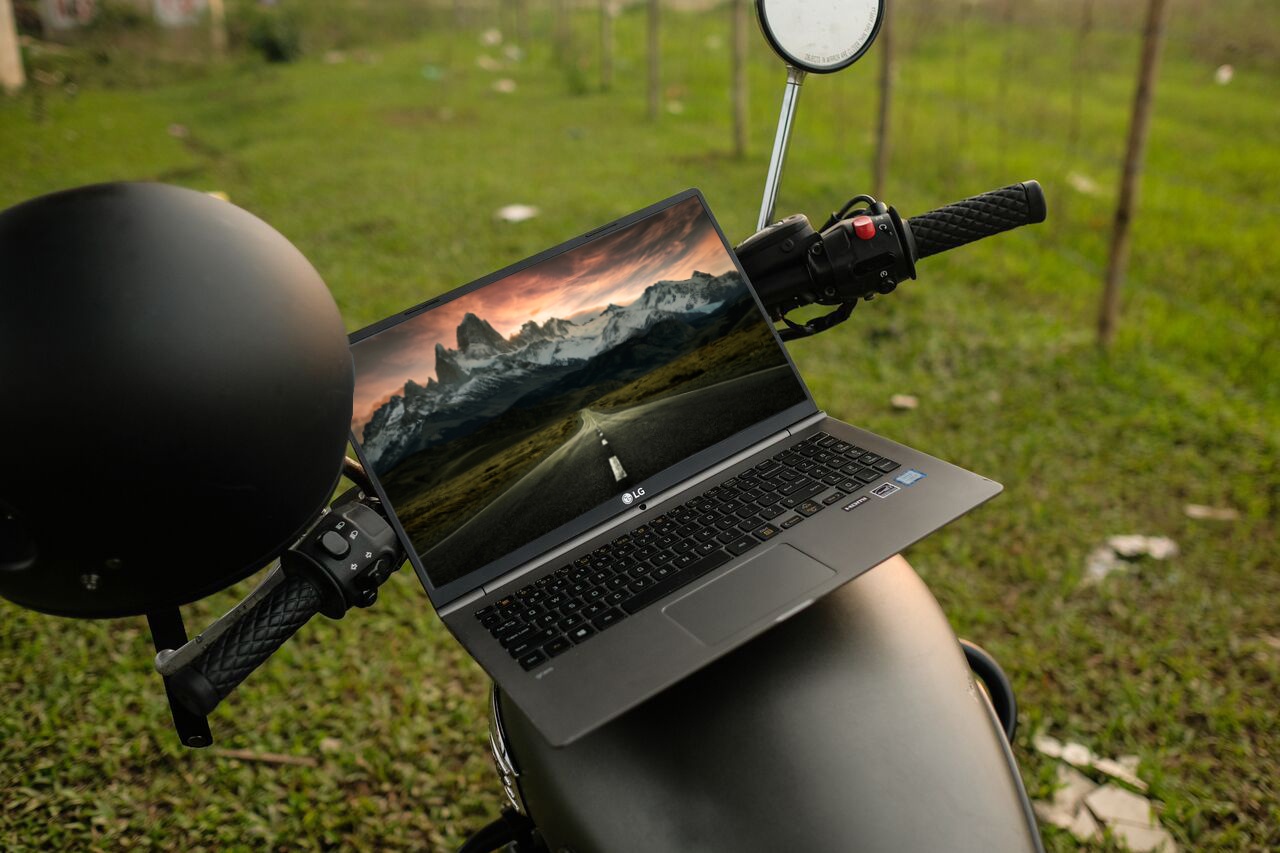 laptop gon nhe cho nguoi tre me xe dich anh 6