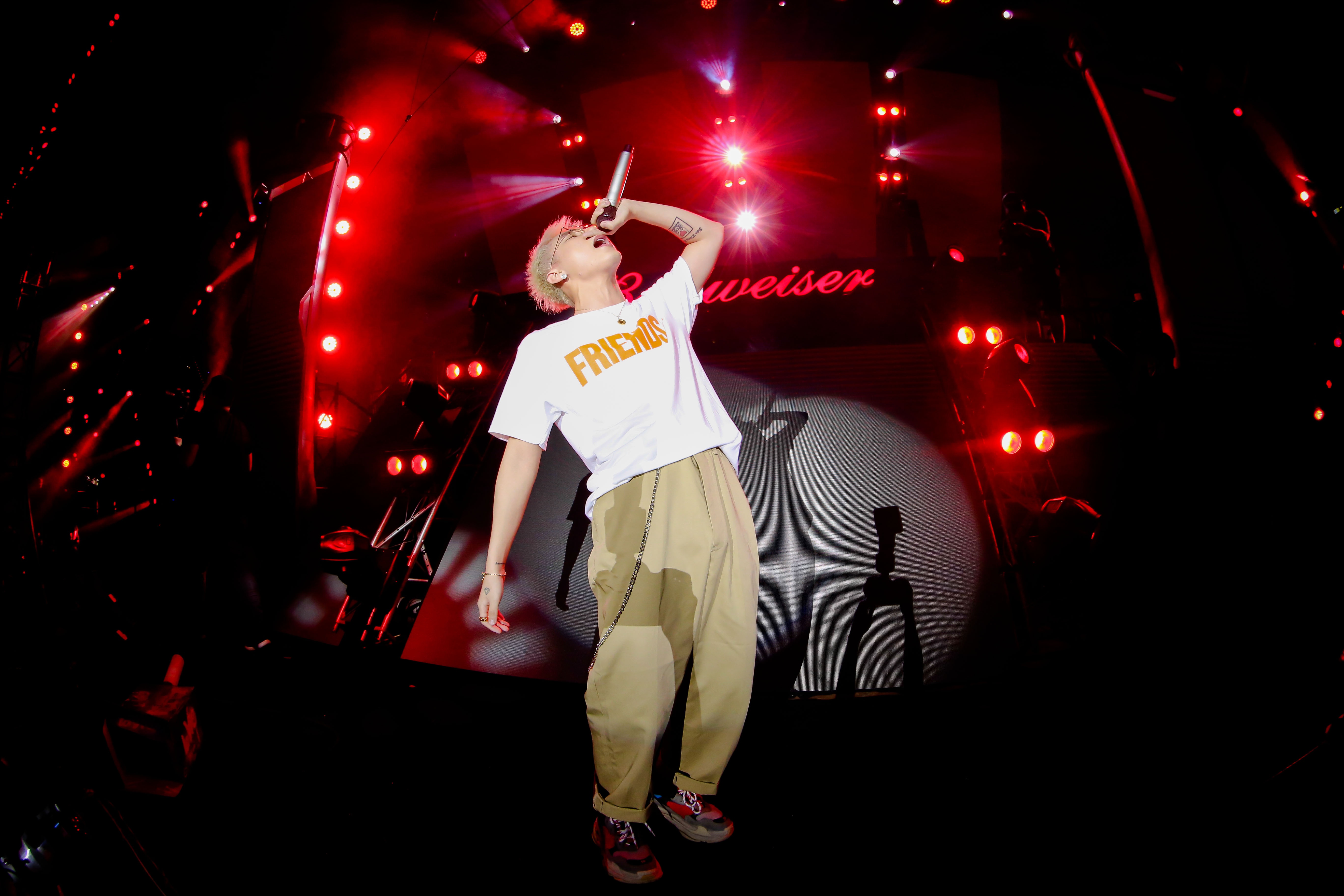 Son Tung M-TP chay het minh trong dem Halloween anh 2