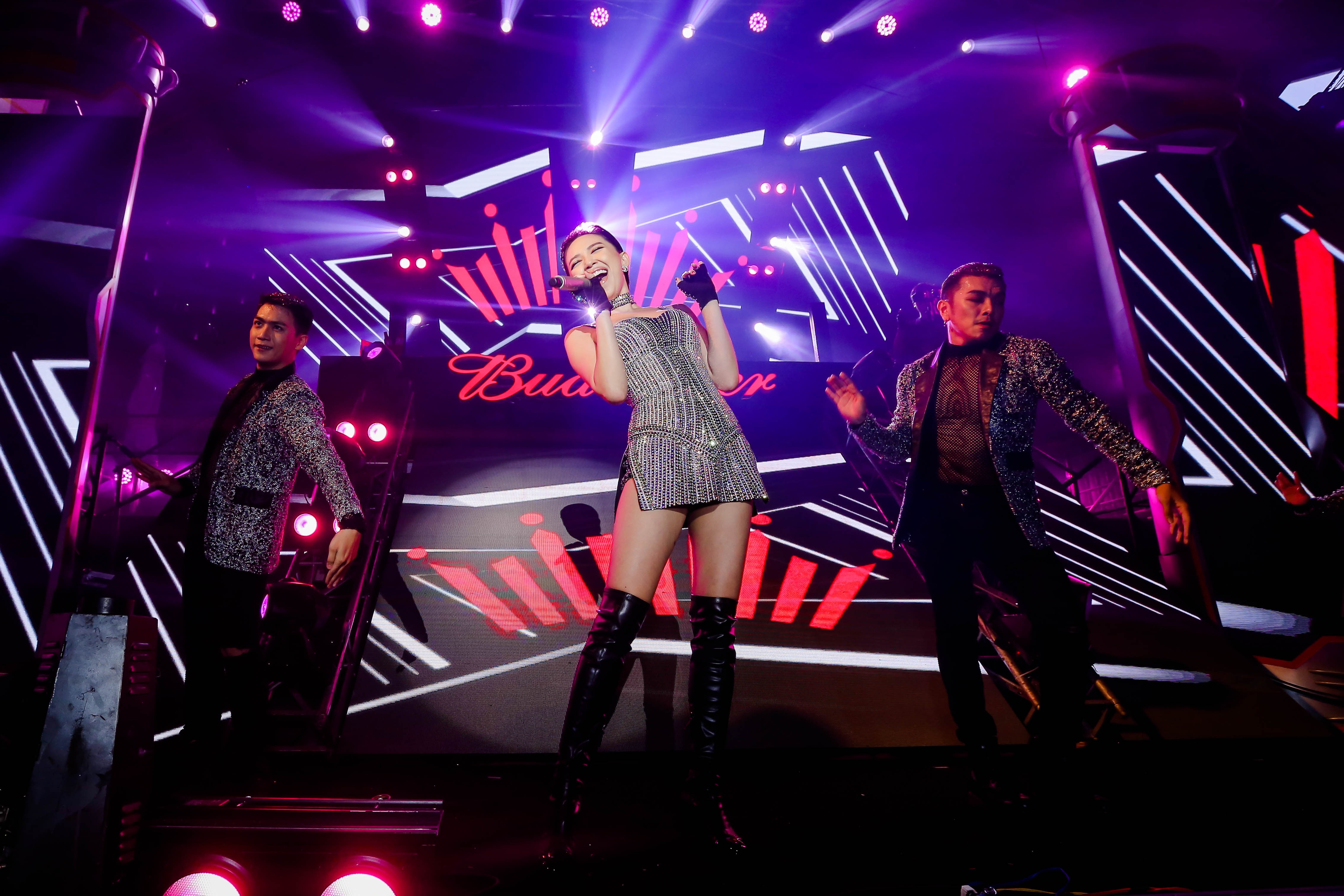 Son Tung M-TP chay het minh trong dem Halloween anh 4