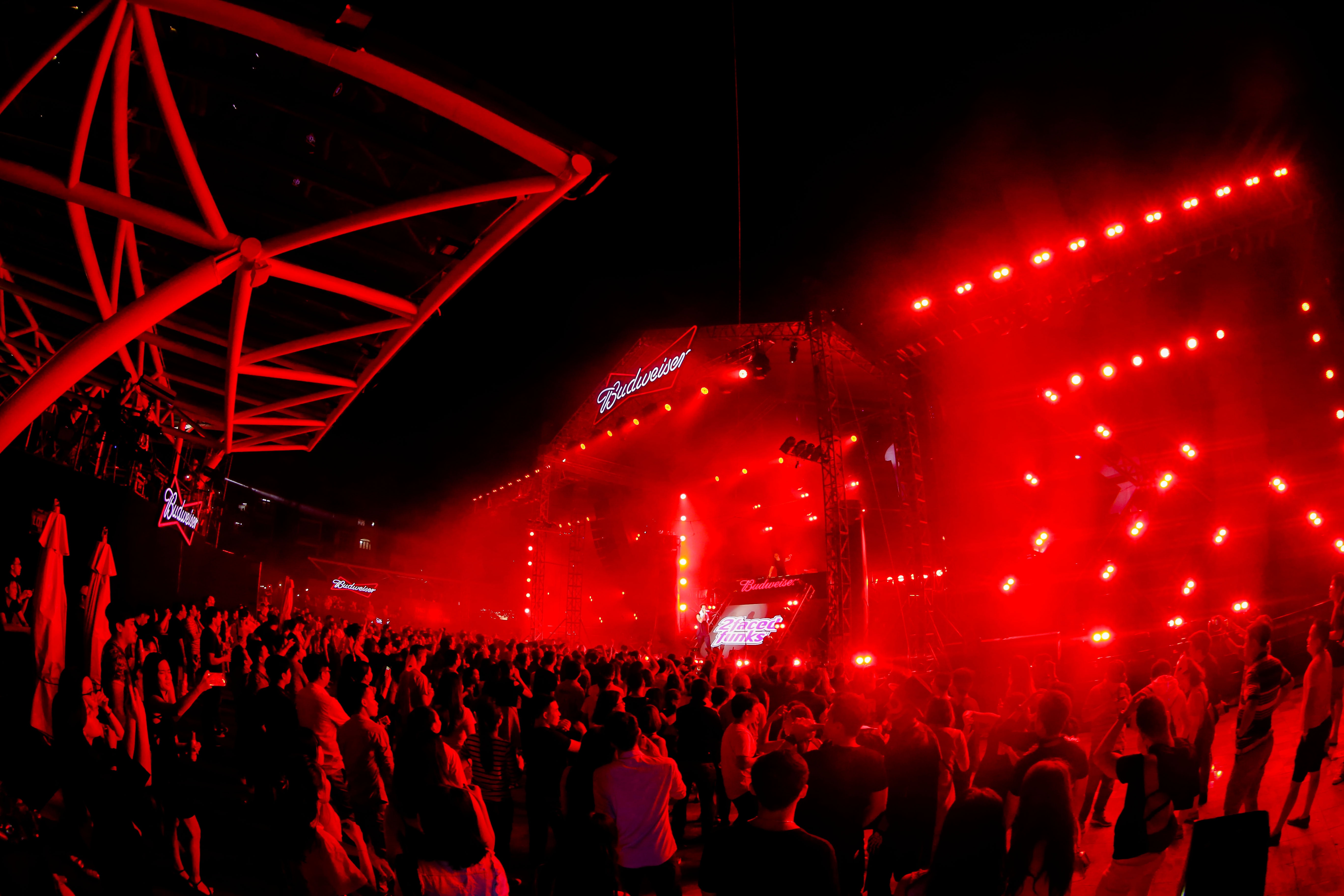 Son Tung M-TP chay het minh trong dem Halloween anh 6