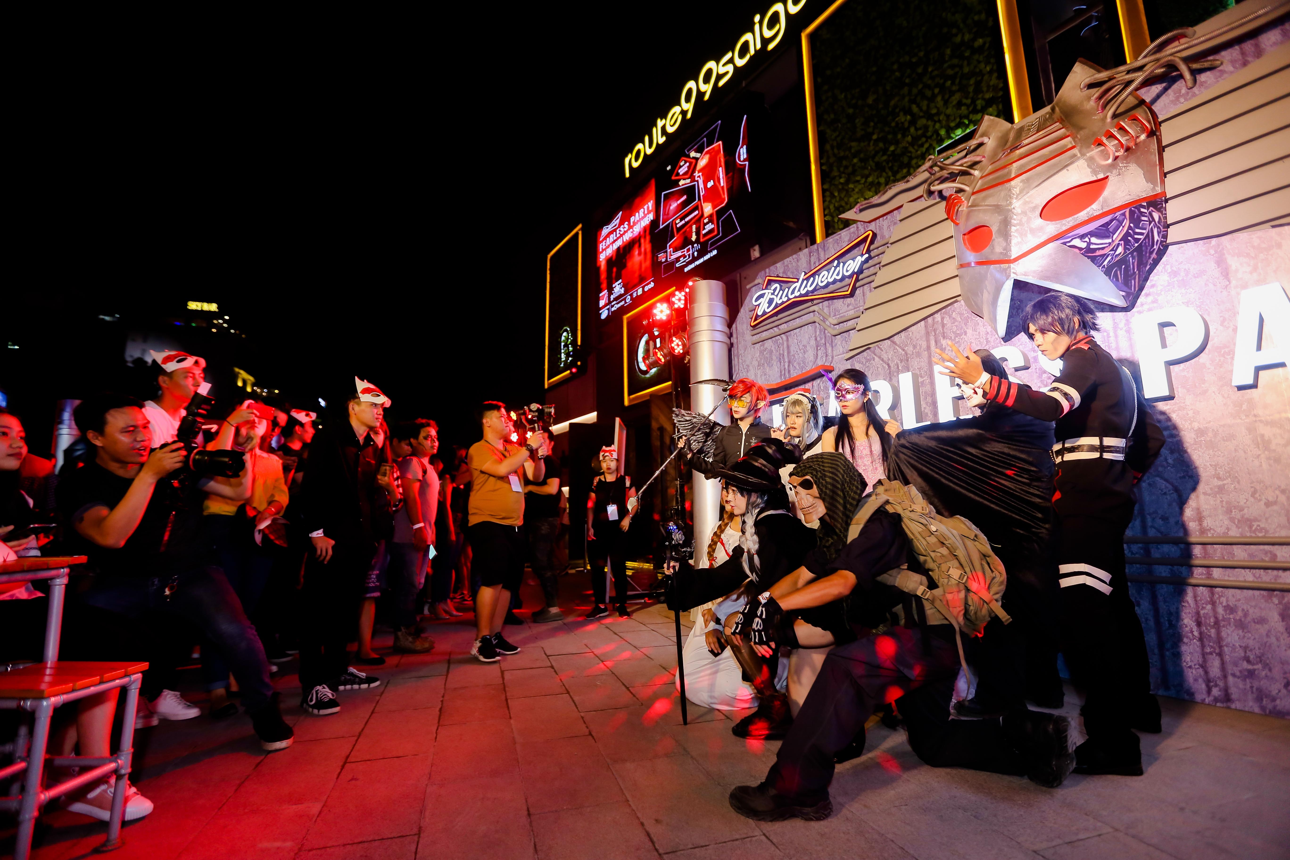 Son Tung M-TP chay het minh trong dem Halloween anh 7