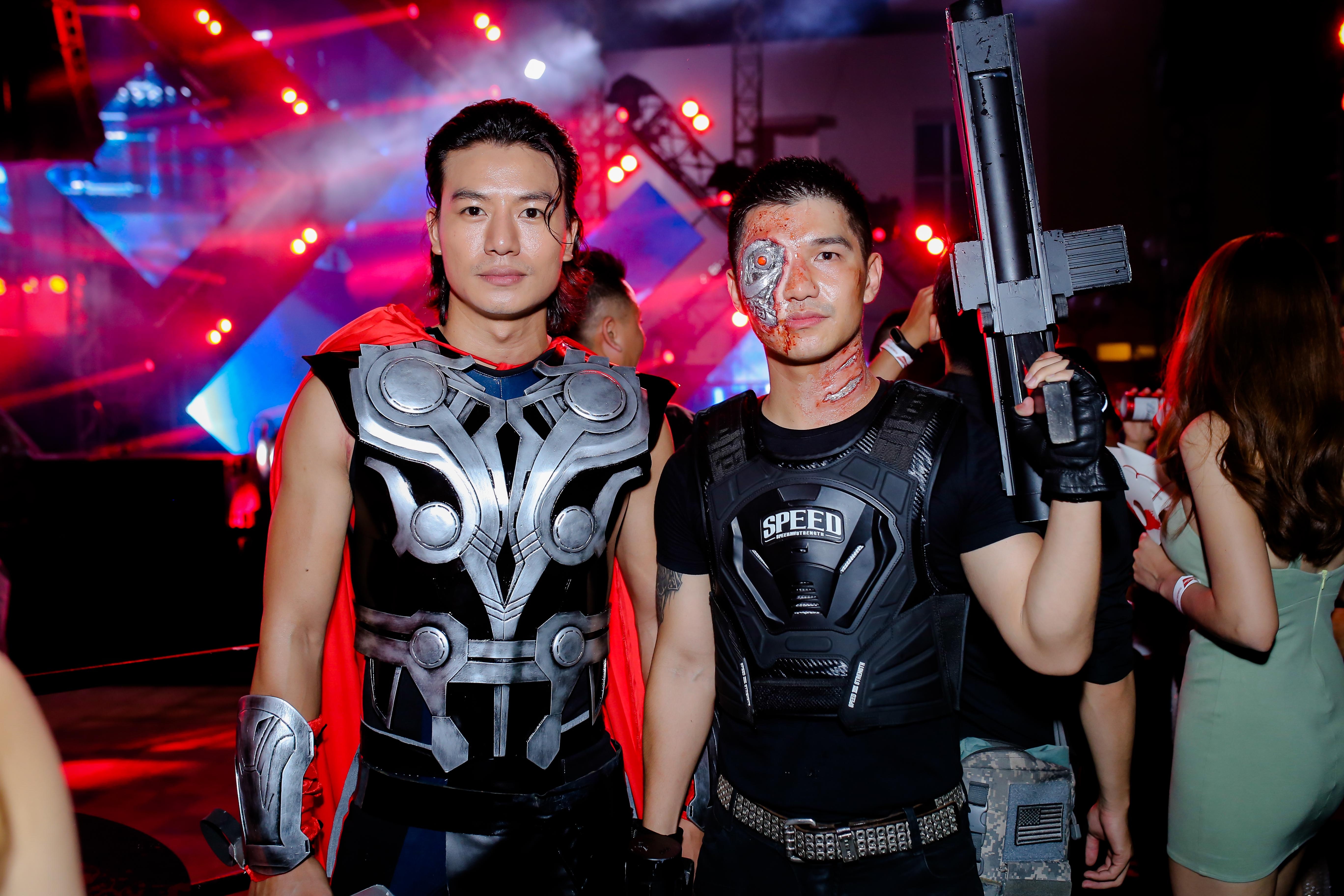 Son Tung M-TP chay het minh trong dem Halloween anh 8