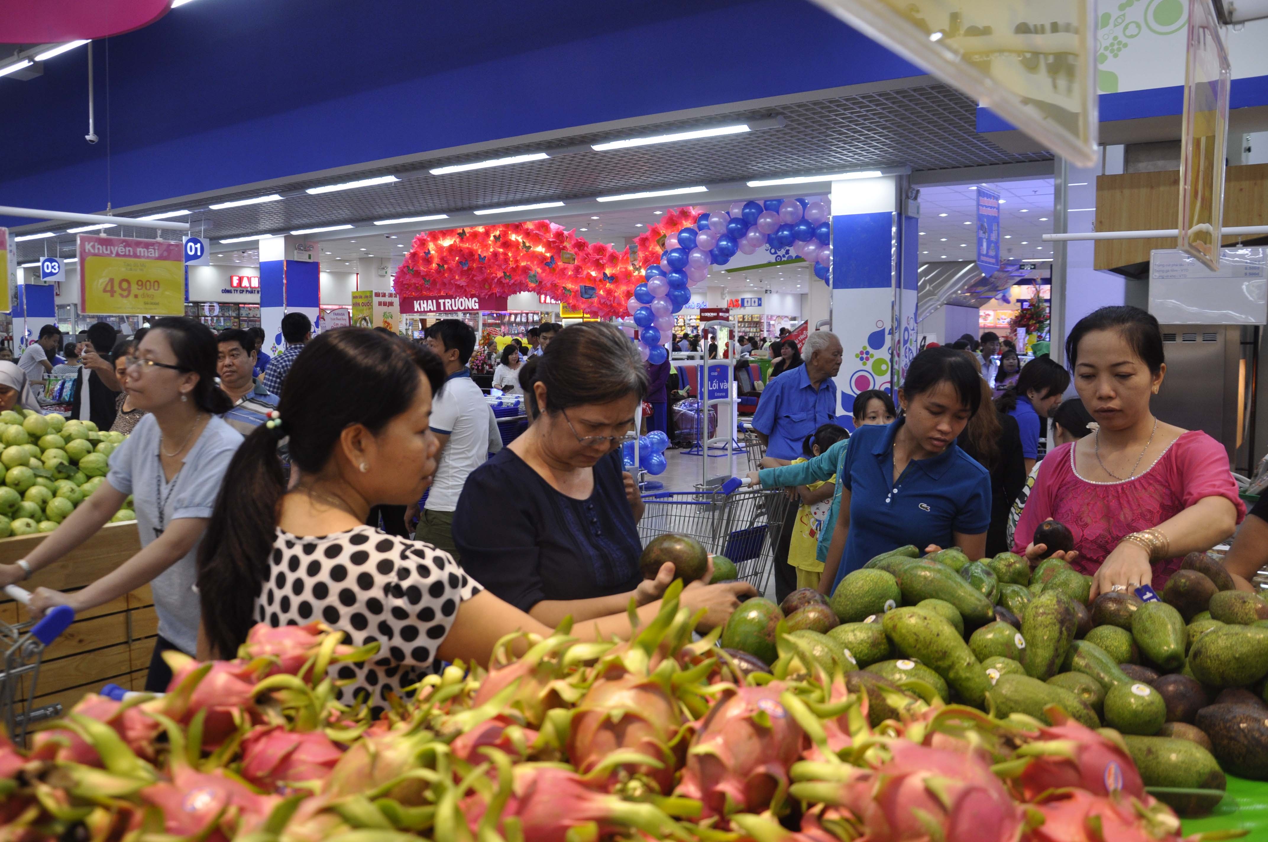 Co.opmart Chu Se van tap nap khach sau khai truong hinh anh