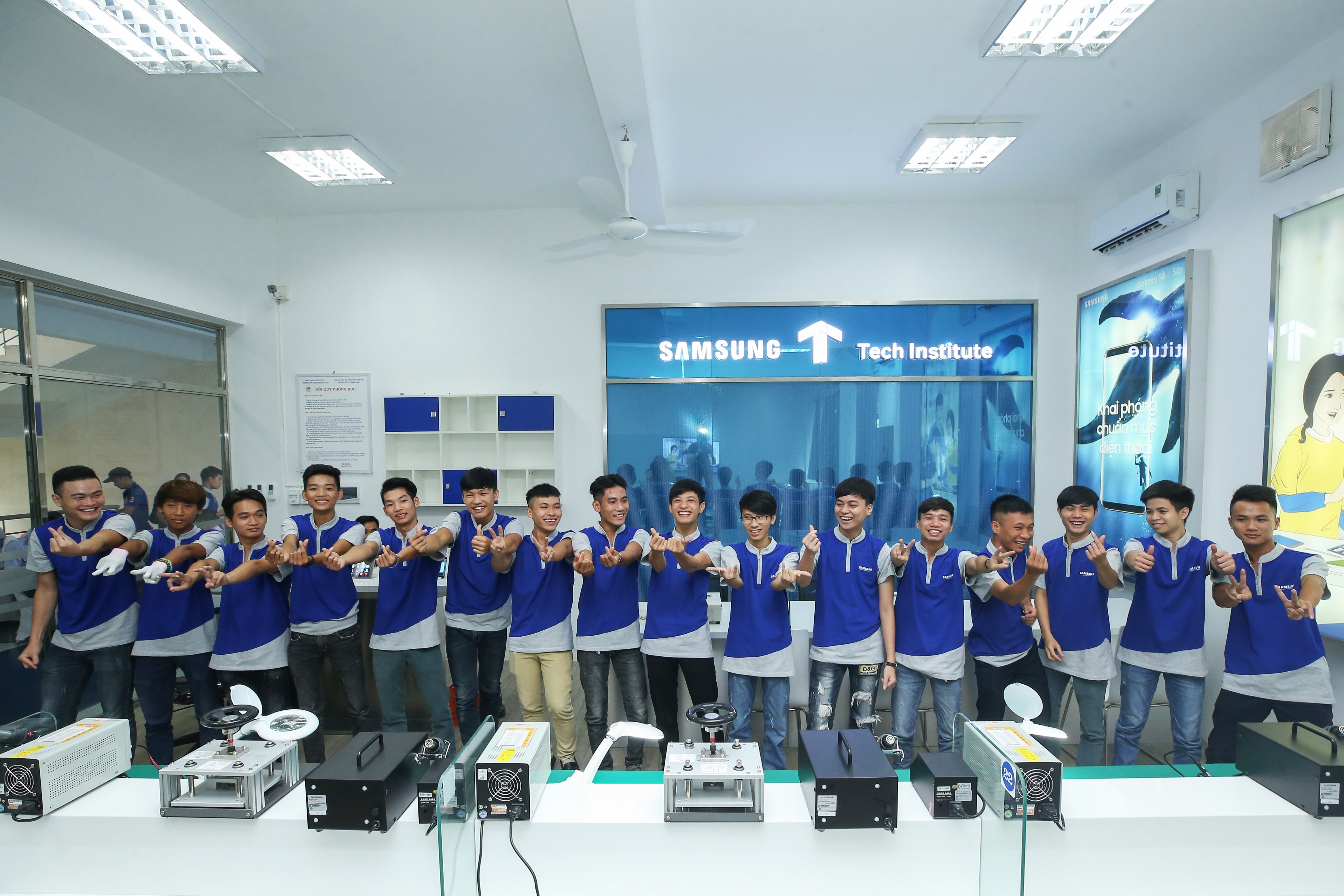 đào tạo nghề sửa chữa điện thoại ảnh 3 dao tao nghe sua chua dien thoai anh 3