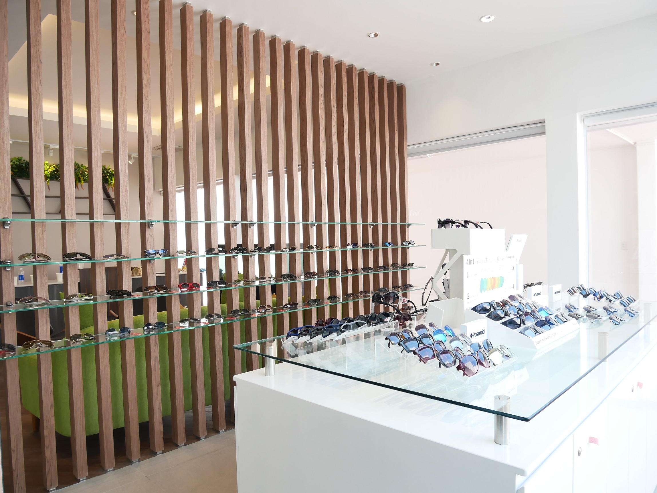 kinh mat i-Megane anh 1