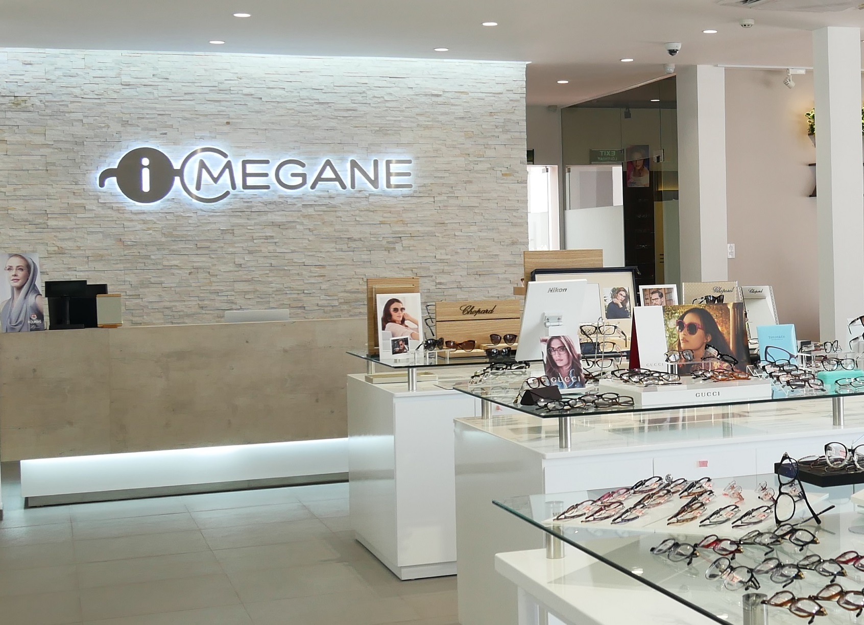 Dia chi mua mat kinh chinh hang hinh anh