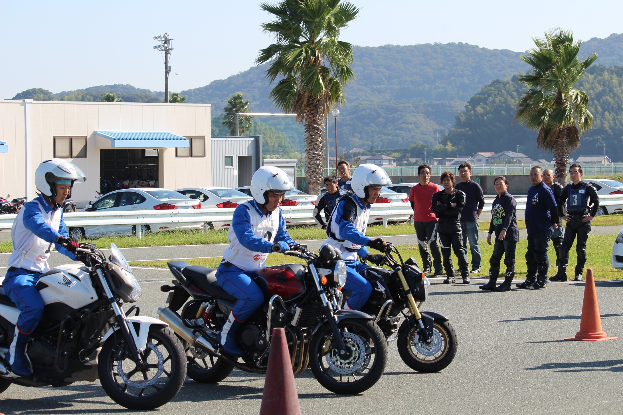 Honda chien thang lan 4 cuoc thi Huong dan vien lai xe an toan quoc te hinh anh