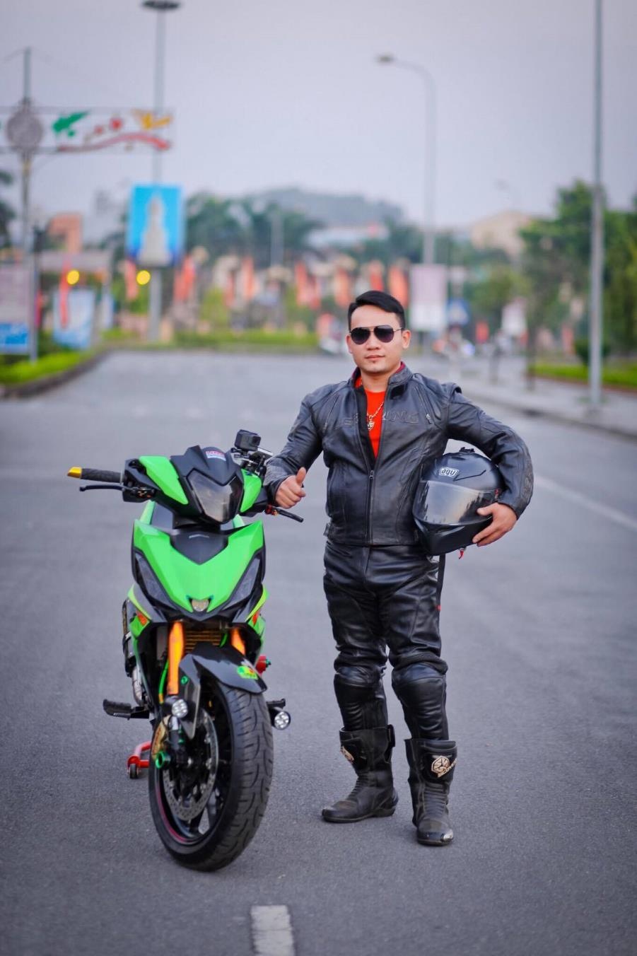 thi anh chup voi Honda Winner anh 3