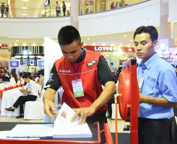 kỹ thuật viên Yamaha tranh tài ảnh 2 ky thuat vien Yamaha tranh tai anh 2