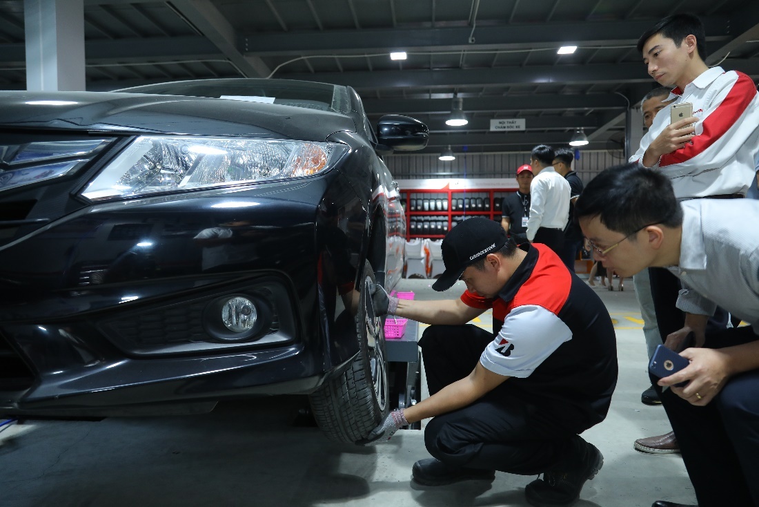 B-select Long Bien anh 2