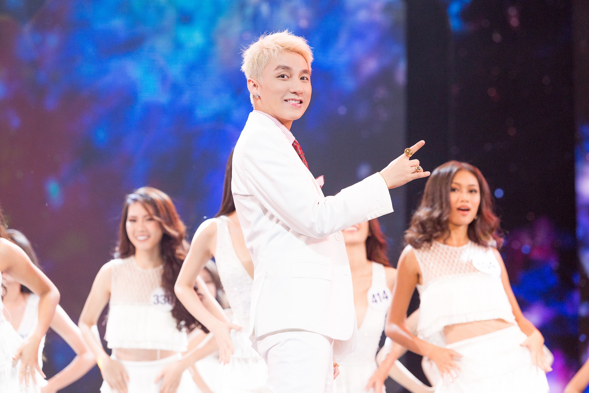 Man trinh dien man nhan cua Son Tung tai ban ket Hoa hau Hoan vu hinh anh