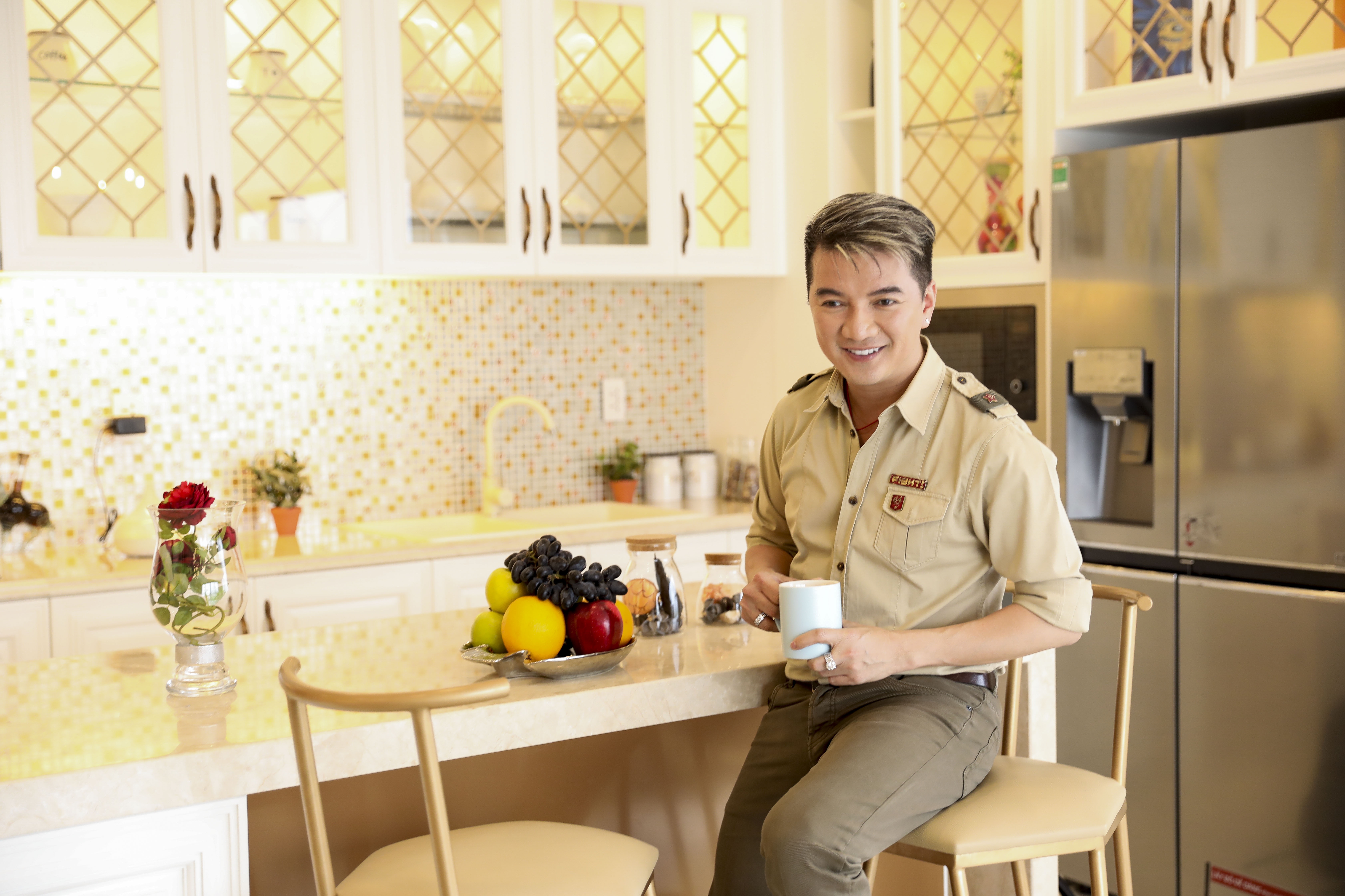 Can ho phong cach retro cua ca si Dam Vinh Hung hinh anh