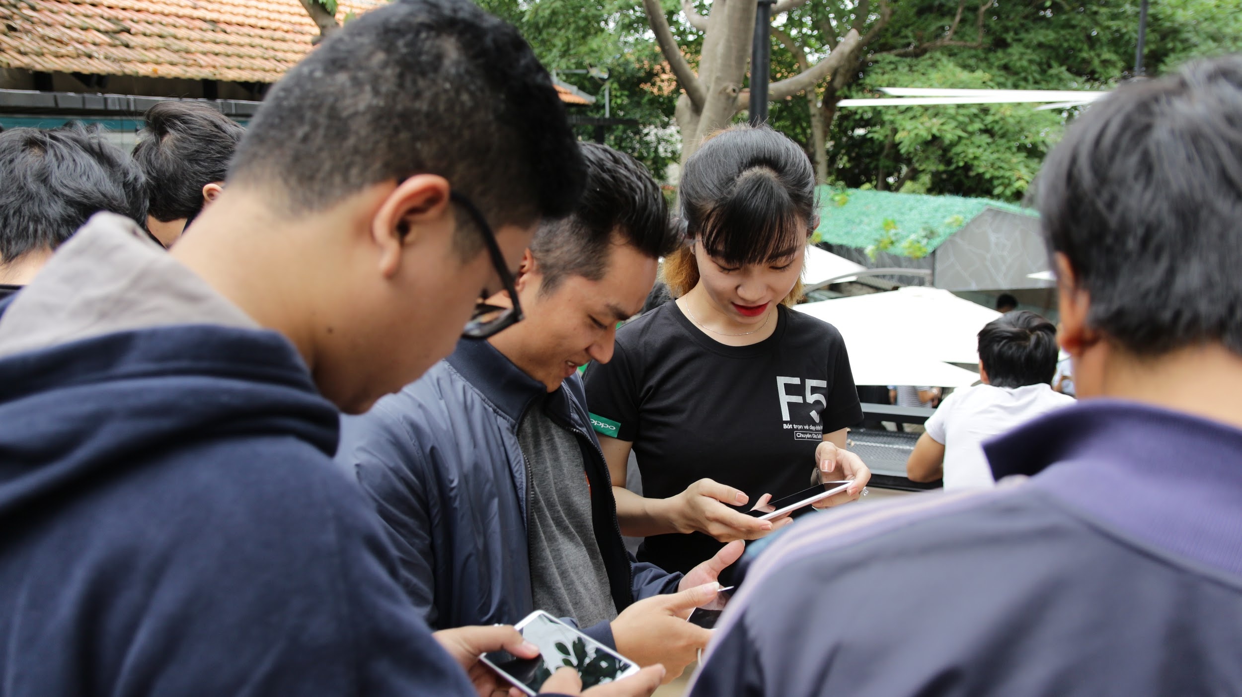 gioi tre trai nghiem choi game tren Oppo F5 anh 2