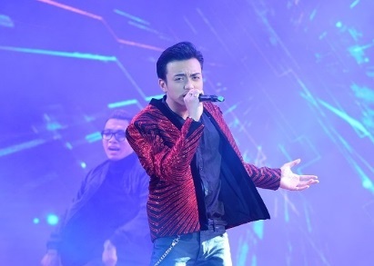 Sao Viet thang hoa trong dem nghe thuat khai truong The Garden Mall hinh anh