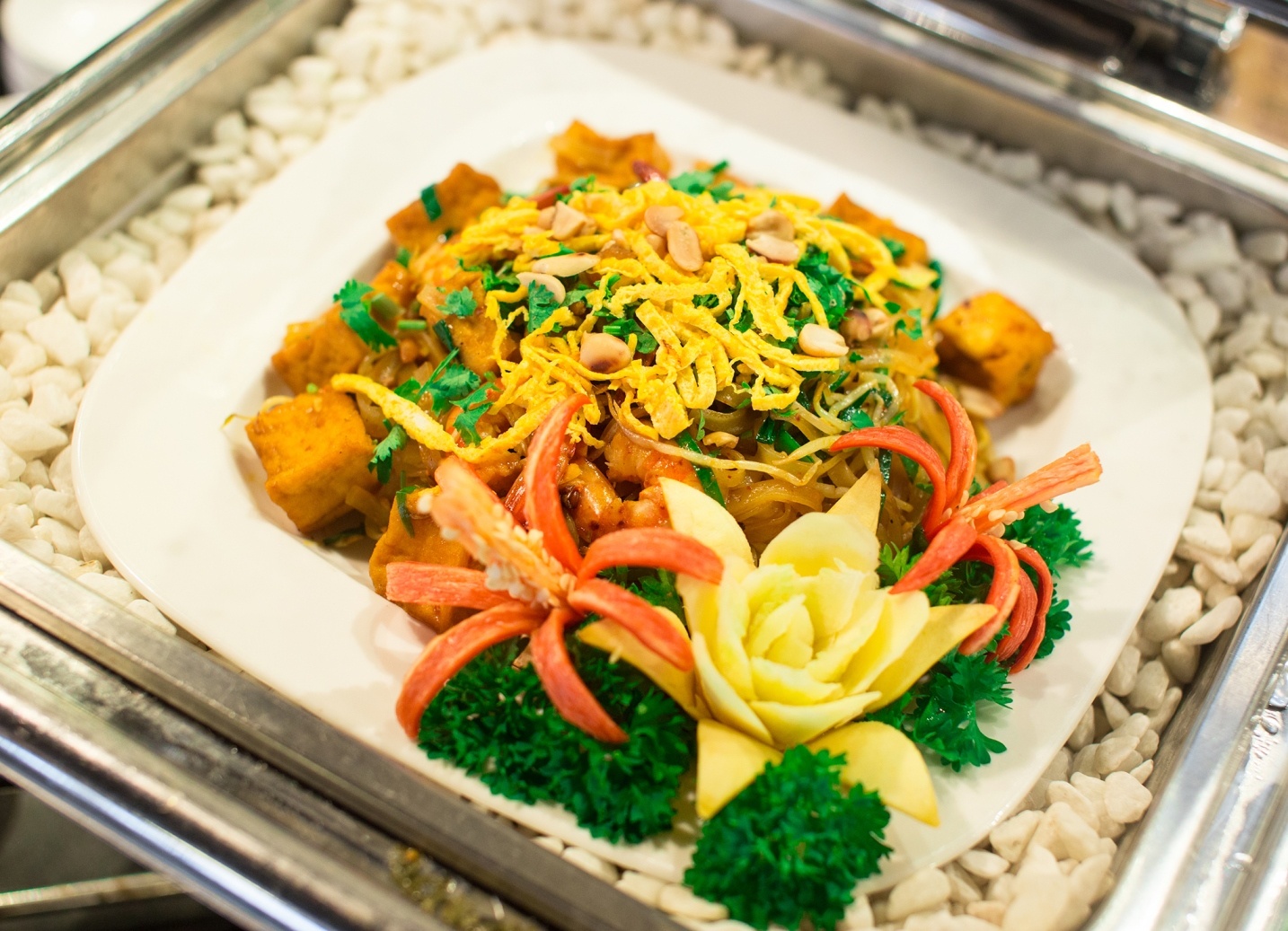 Nem tron buffet 50 mon dac sac xu chua vang hinh anh