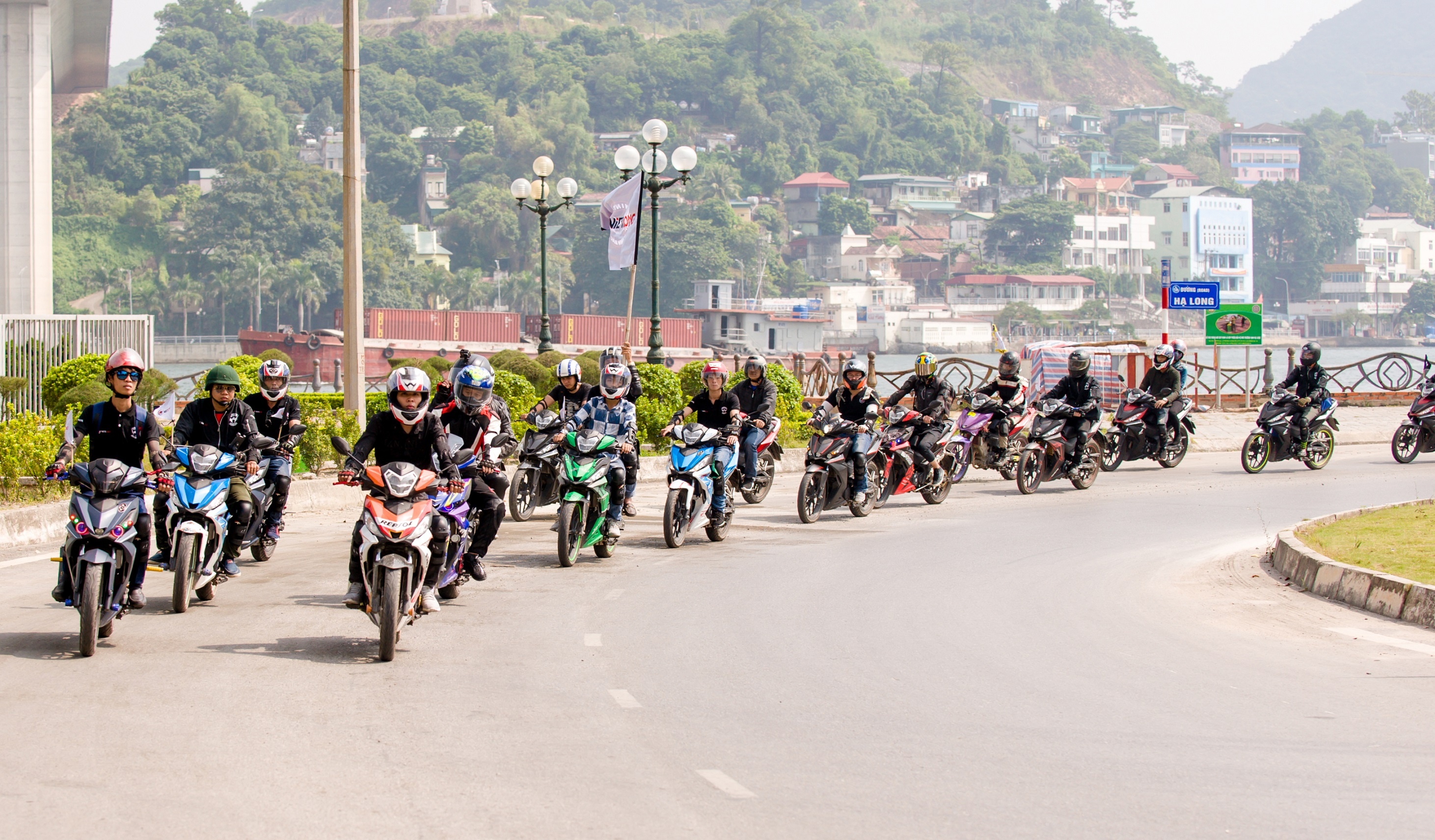 Hon 2.000 biker tham gia Dai hoi Winner 2017 hinh anh