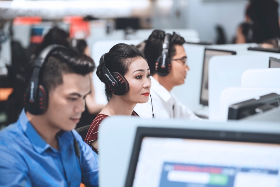 Vi sao cuoi nam dan van phong ngai di hoc tieng Anh? hinh anh