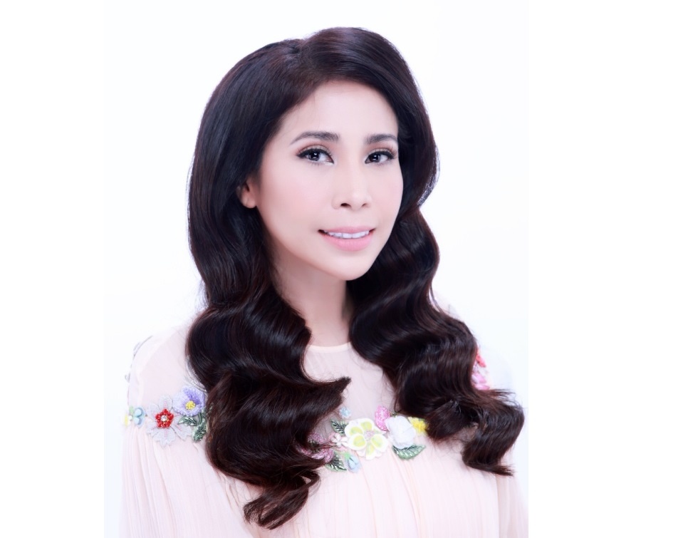 Dien vien Ly Huong goi y 3 cach trang diem cho phai dep them toa sang hinh anh