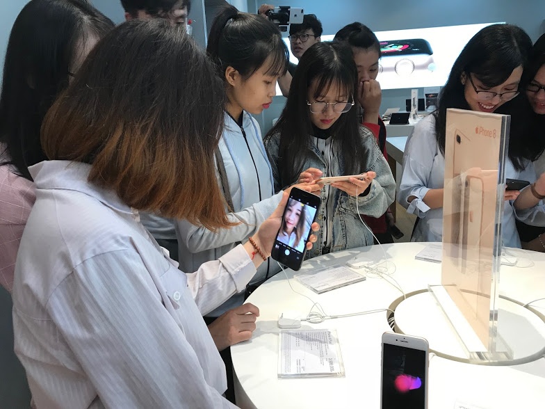 iPhone 8, 8 Plus chinh thuc mo ban tai Vstore (Vien Thong A) hinh anh