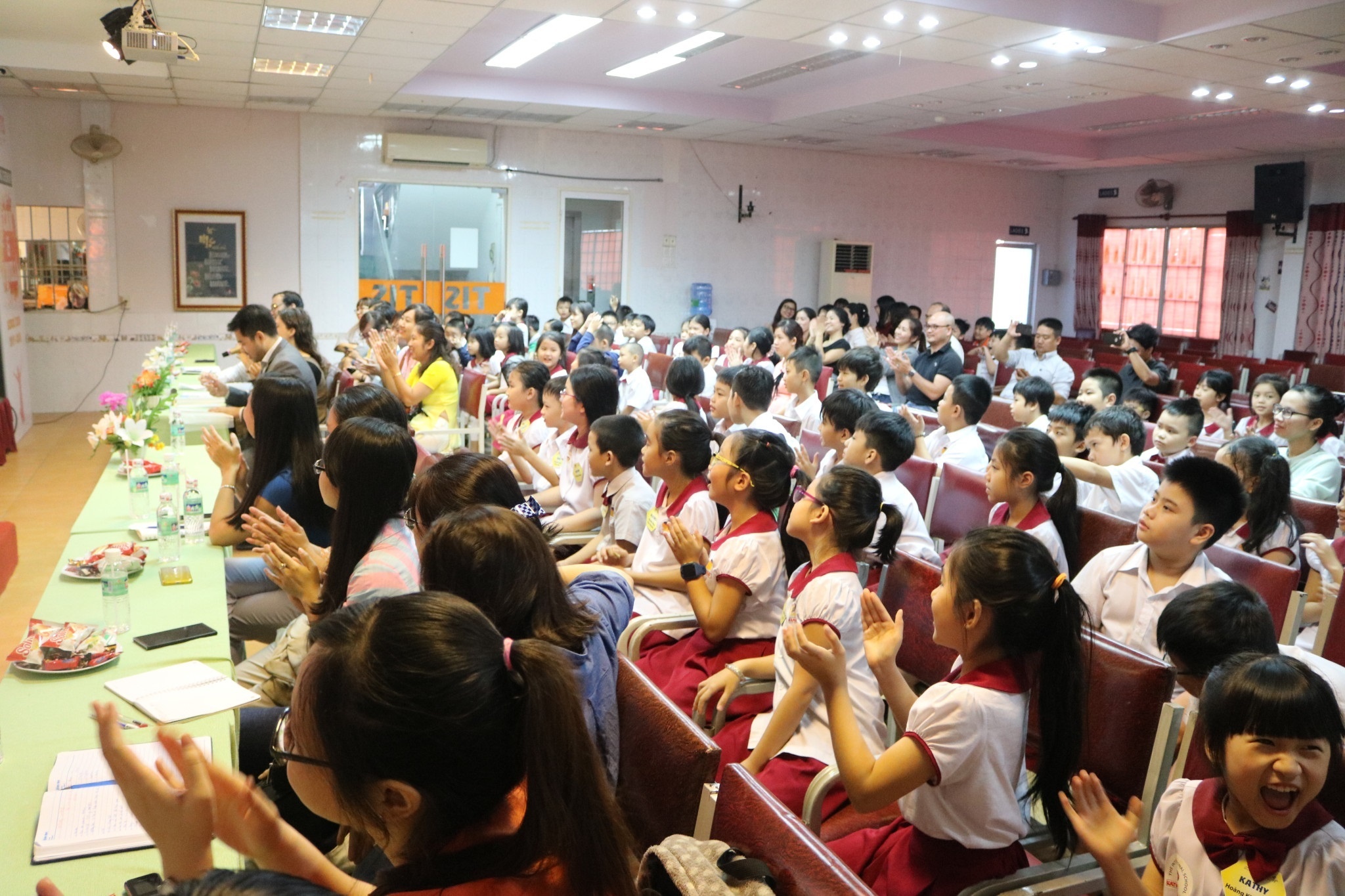 truong quoc te TIS anh 2