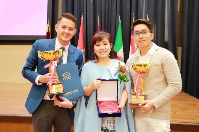 Dai dien Benh vien Tham my Ngoc Phu doat cup vang phun xam quoc te hinh anh