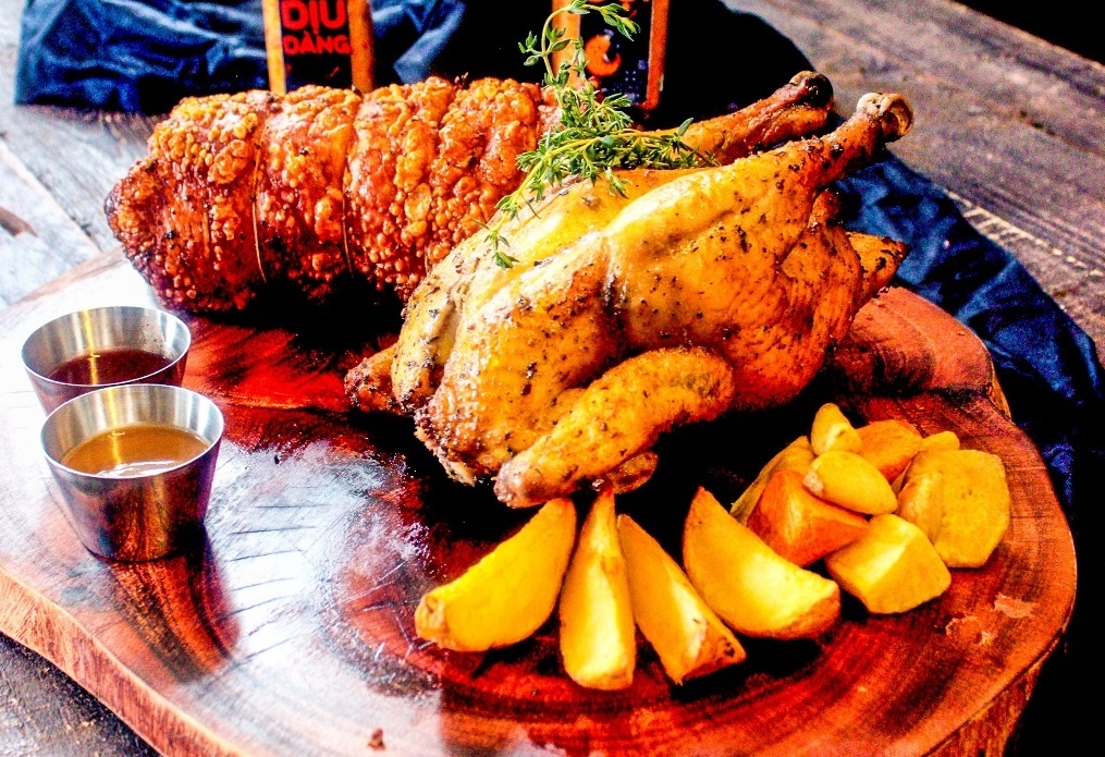 Thu ga nuong rotisserie, cam nhan tinh hoa am thuc Phap hinh anh