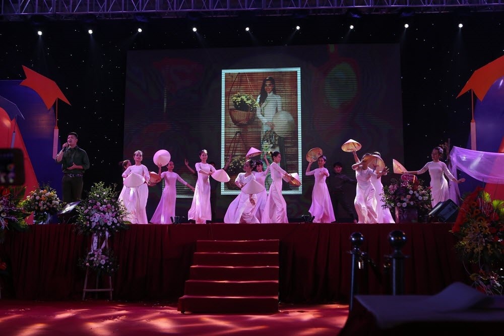 Dai hoc Dai Nam,  Bui Anh Tuan anh 5