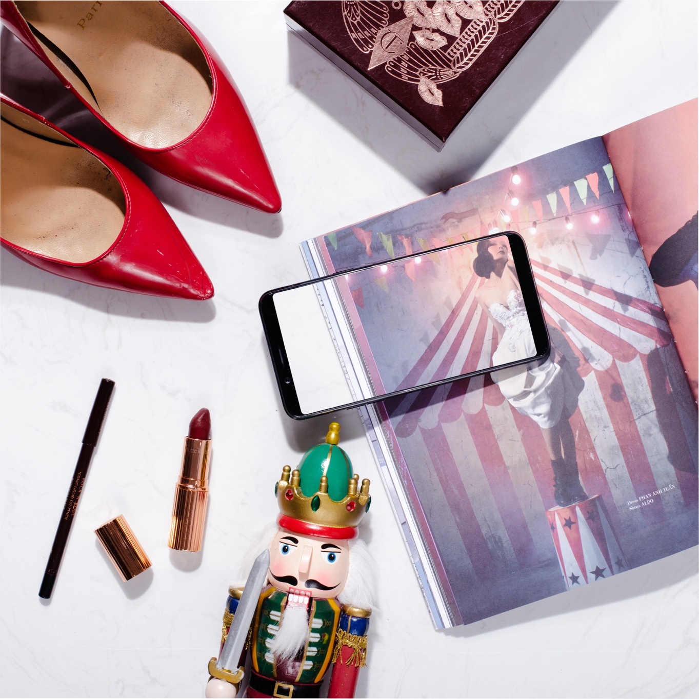 Oppo F5 nhan hon 37.000 don dat hang online trong 7 ngay hinh anh