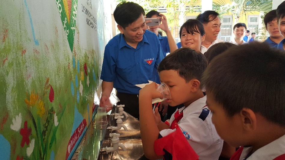 Hoan thanh 13 cong trinh nuoc sach tai cac truong tieu hoc toan quoc hinh anh