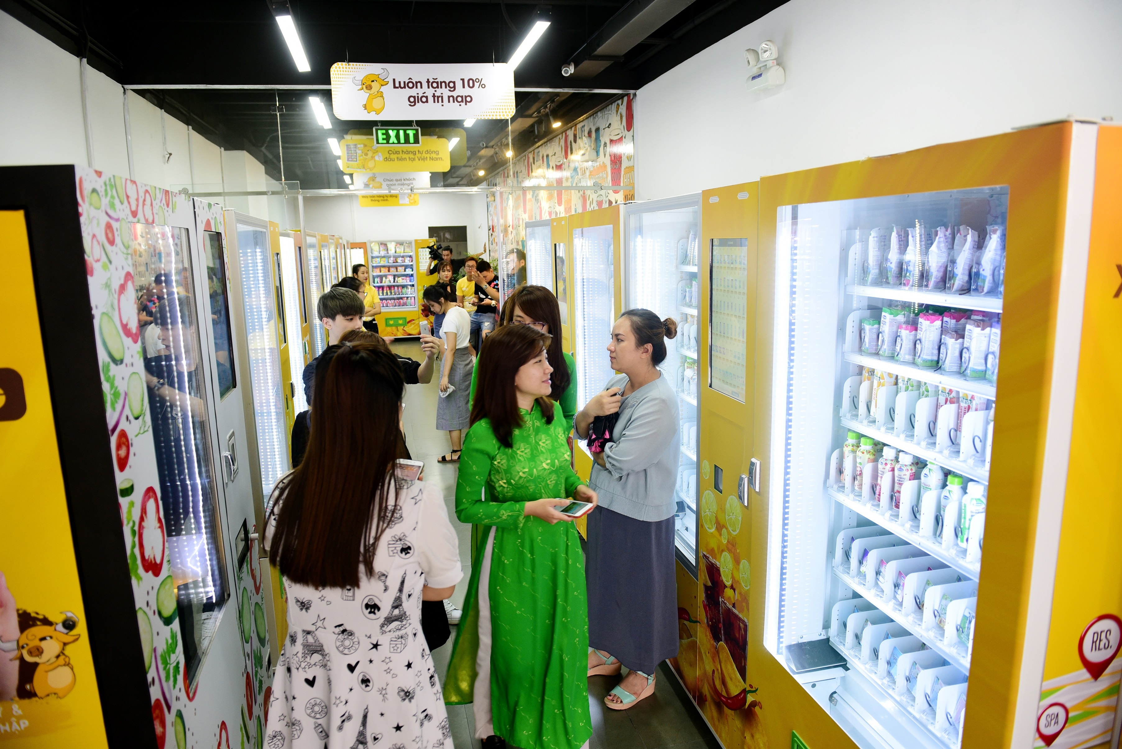 cua hang tien loi anh 6