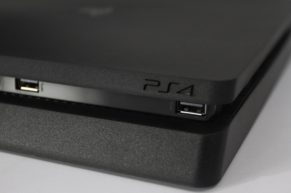 Sony ra mat PS4 va PS4 Pro phien ban FIFA18 Bundle hinh anh