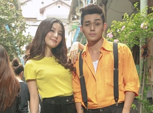 Jun Pham bat ngo voi vu dao tren giay cao got cua Diem My hinh anh