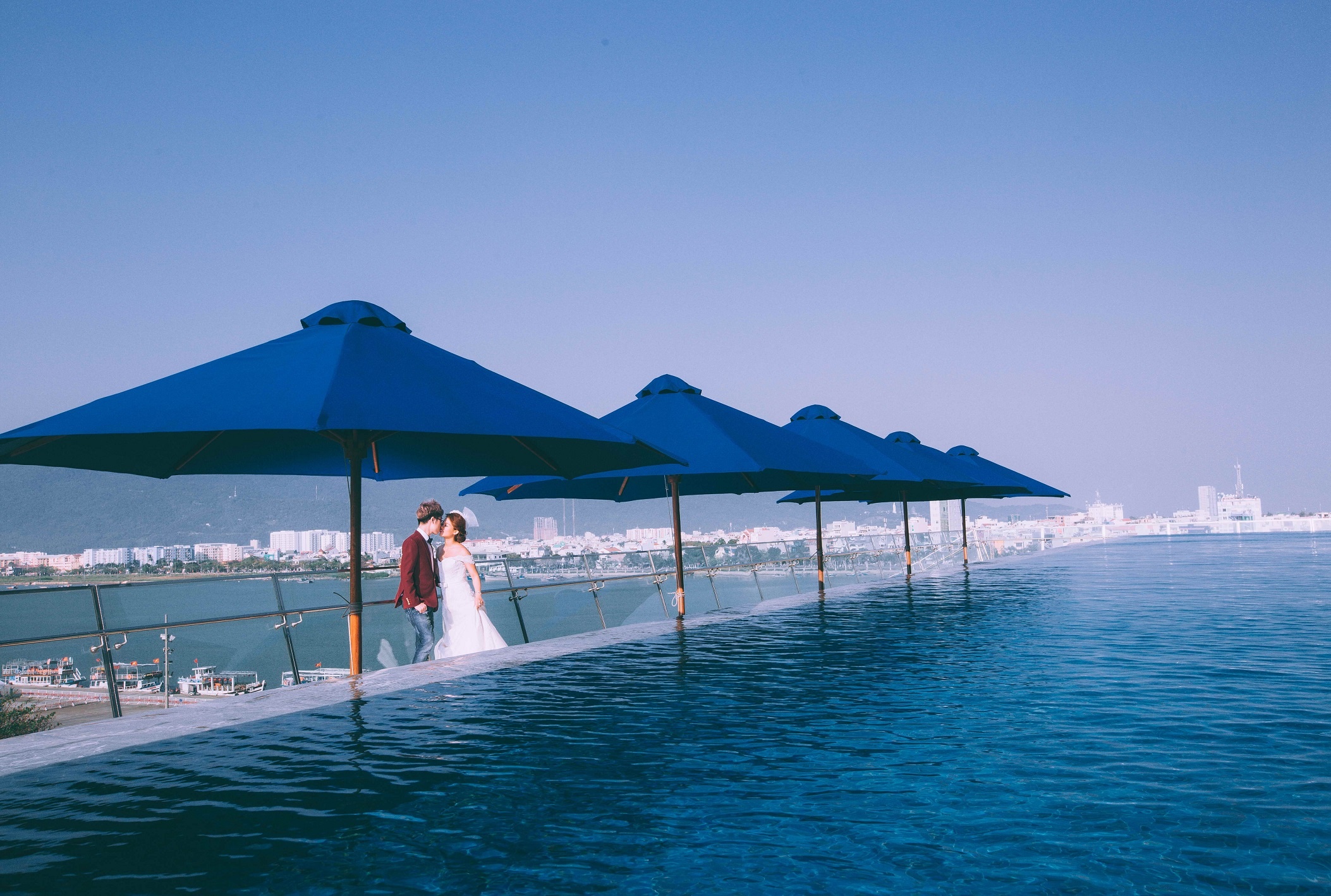 Tiec cuoi sang trong tai khach san 5 sao hinh anh