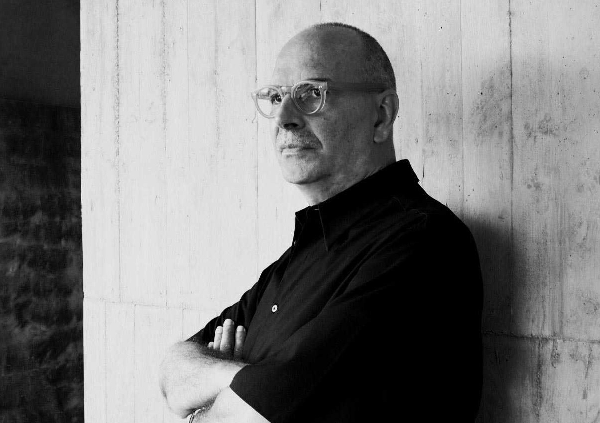 Bac thay Roberto Lazzeroni ban ve suc hut noi that da Poltrona Frau hinh anh