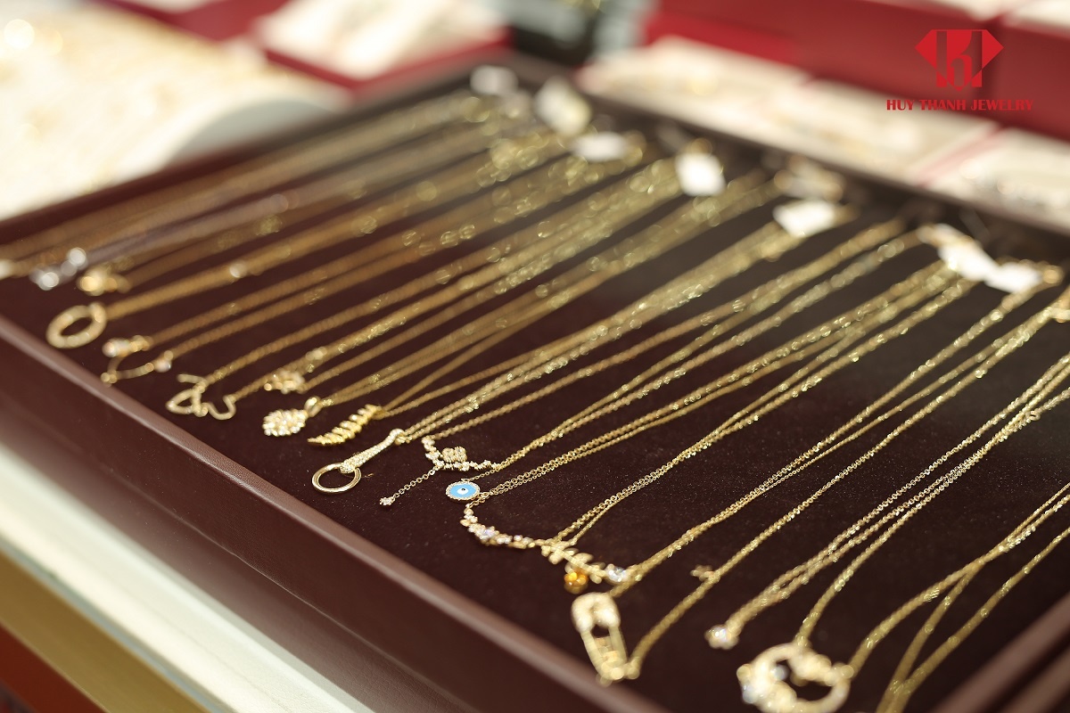 Huy Thanh Jewelry hap dan nhieu ban tre ngay dau ra mat hinh anh