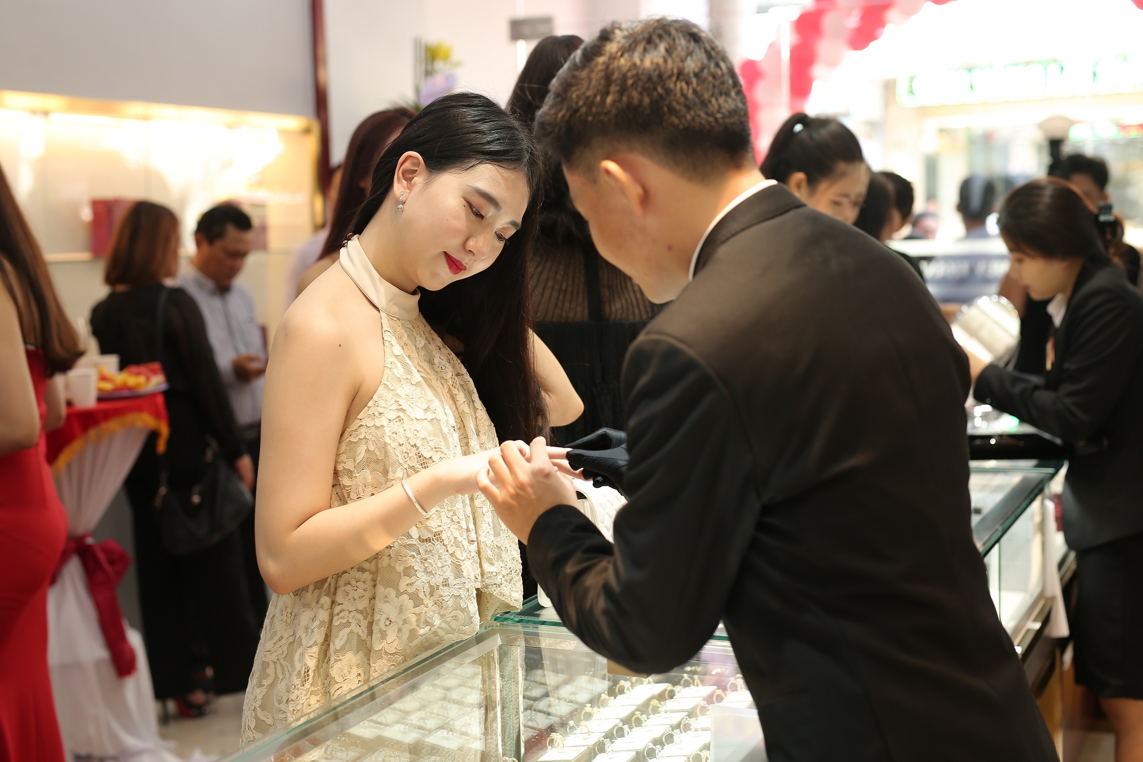 Huy Thanh Jewelry anh 3