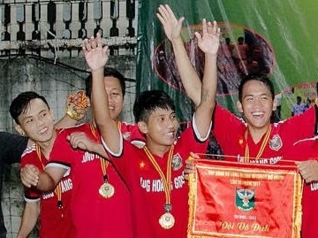 Chung ket giai bong da Long Hoang mo rong thanh cong tot dep hinh anh