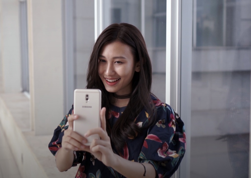 Meo hay khi selfie bang Galaxy J7+ hinh anh