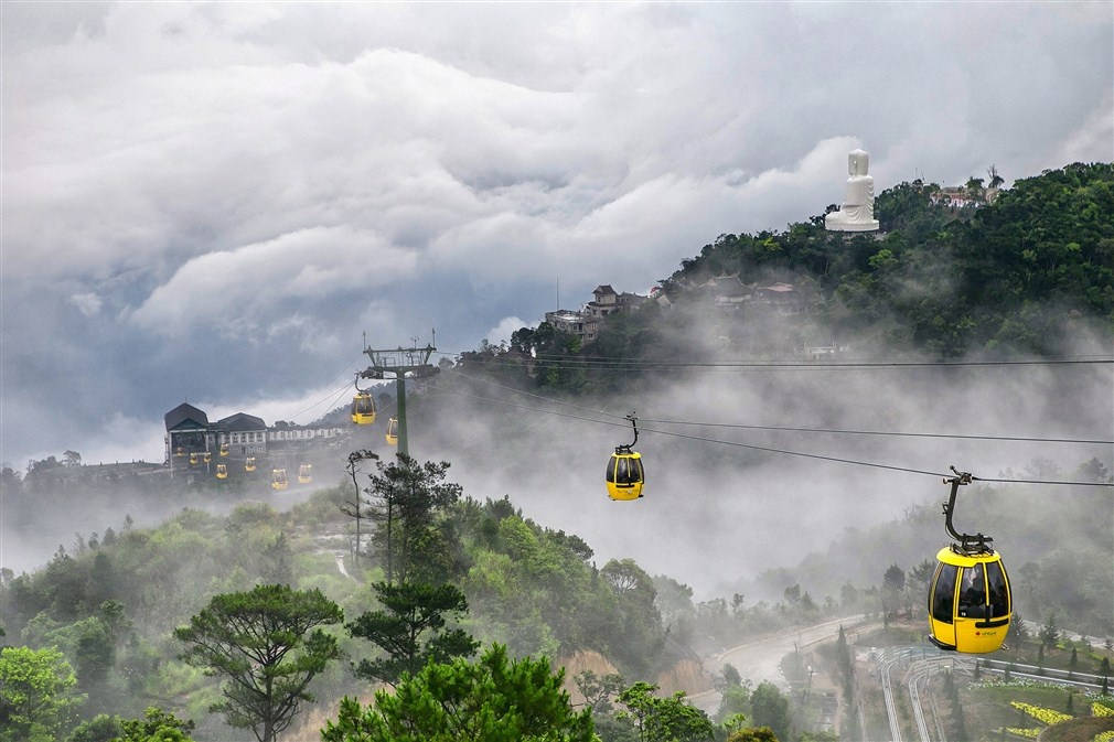 Kham pha le hoi Mua dong tren dinh Ba Na Hills hinh anh