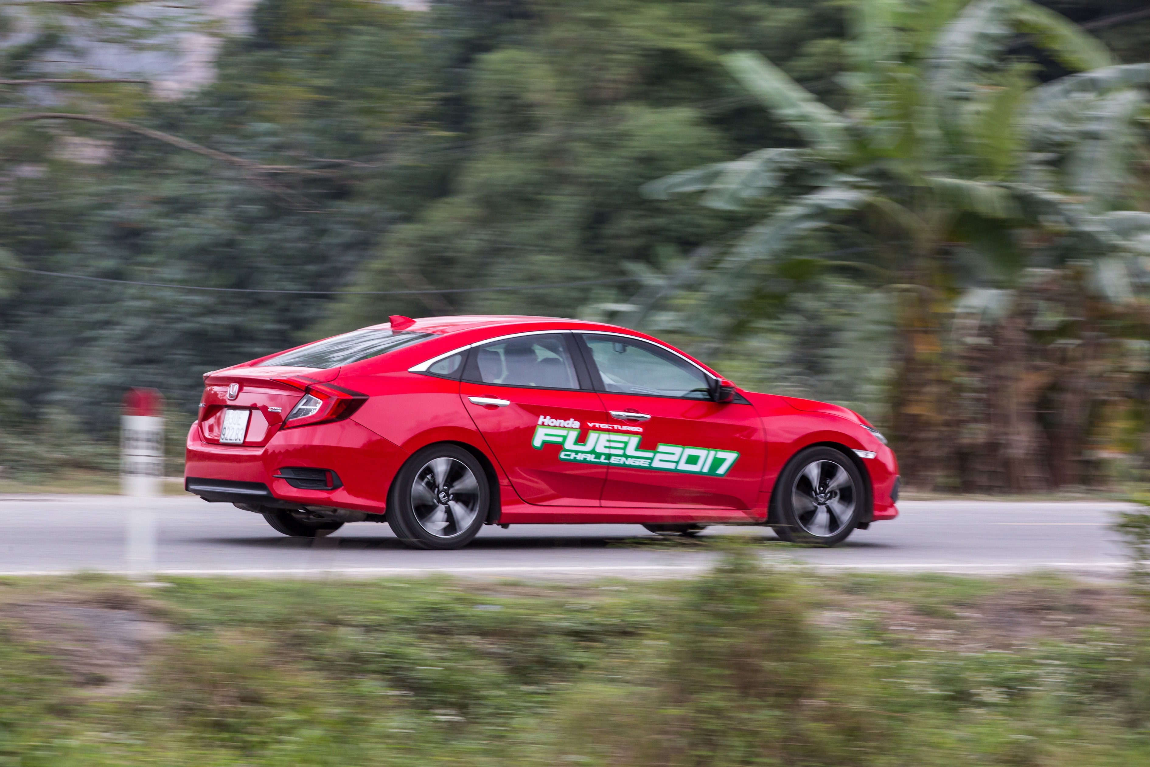 Honda Civic tieu hao nhien lieu trung binh 4,5 lit/100 km hinh anh