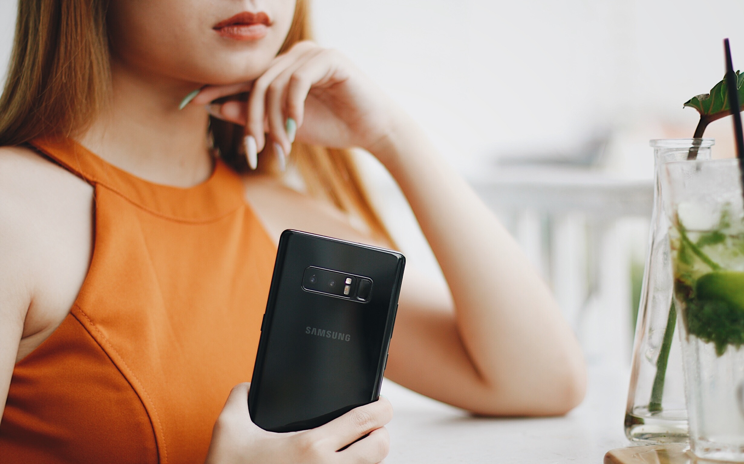 Nhan qua tang gia tri khi mua smartphone tran man hinh tai FPT Shop hinh anh