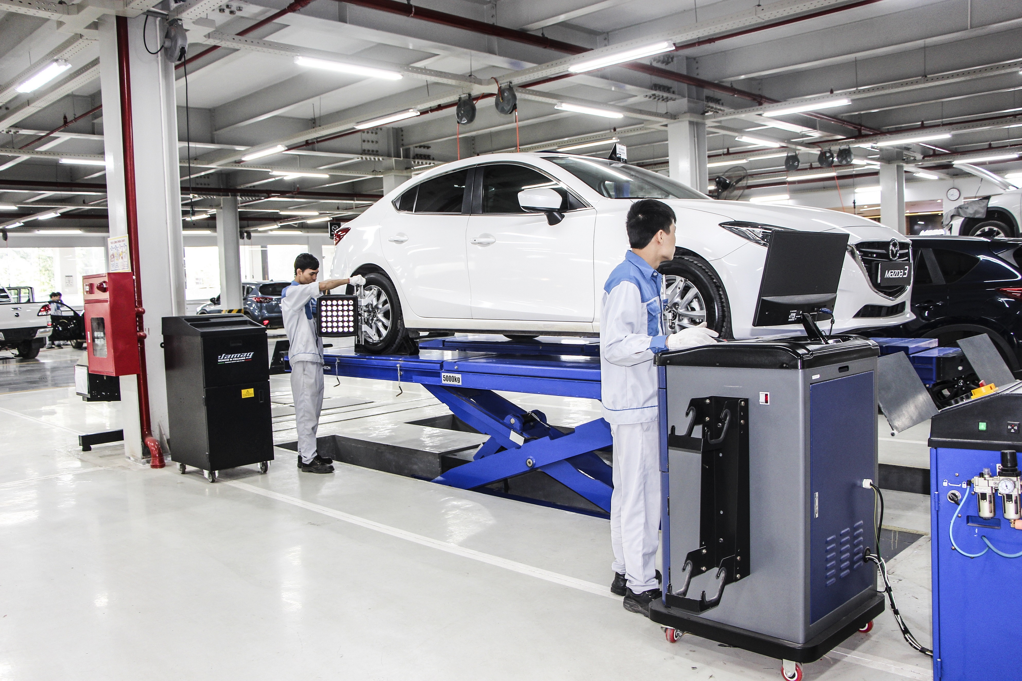 Xưởng dịch vụ ôtô Mazda ảnh 2 Xuong dich vu oto Mazda anh 2