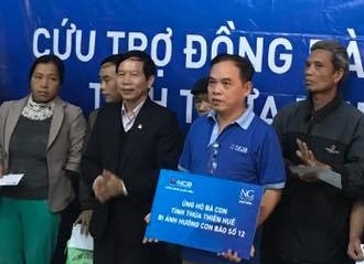 NCB ho tro nguoi dan bi thiet hai sau mua lu tai Thua Thien Hue hinh anh