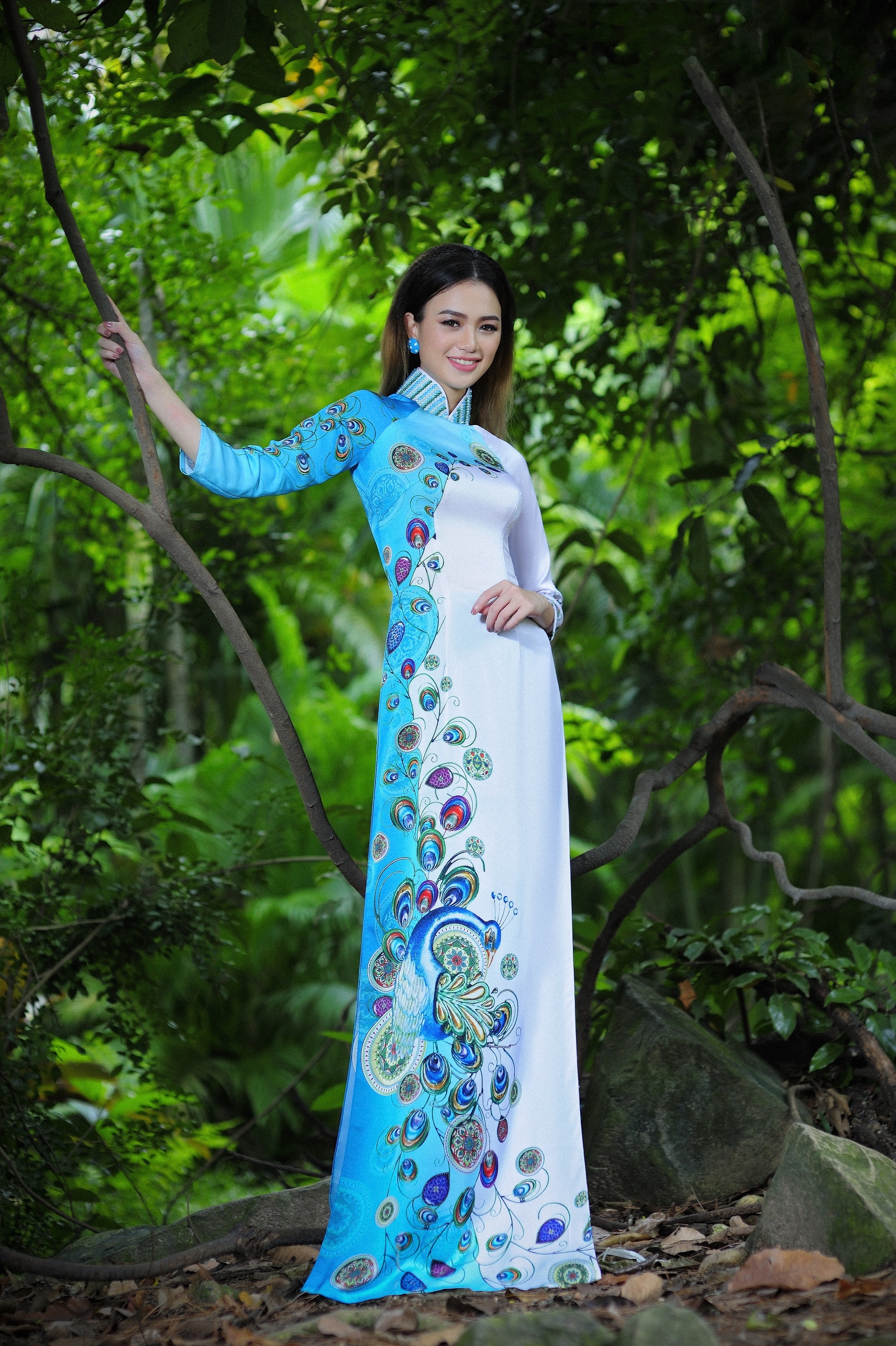 BST áo dài họa tiết chim công cách điệu ảnh 4 BST ao dai hoa tiet chim cong cach dieu anh 4