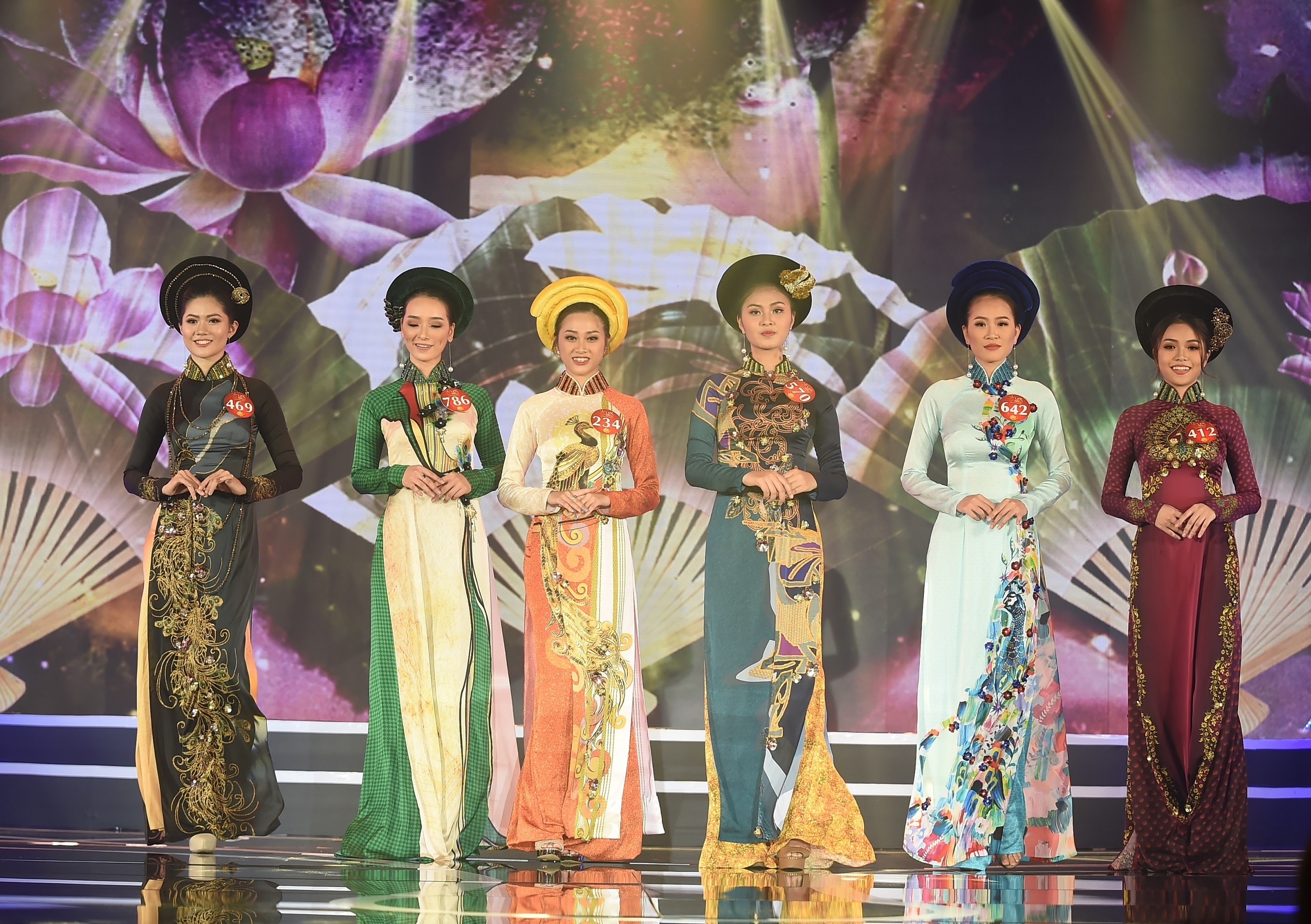 BST ao dai hoa tiet chim cong cach dieu anh 7