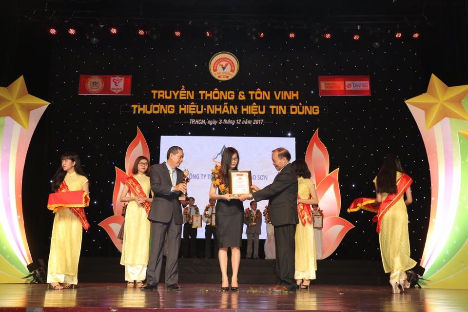 My pham Bao Son dat top 10 Thuong hieu, nhan hieu tin dung 2017 hinh anh