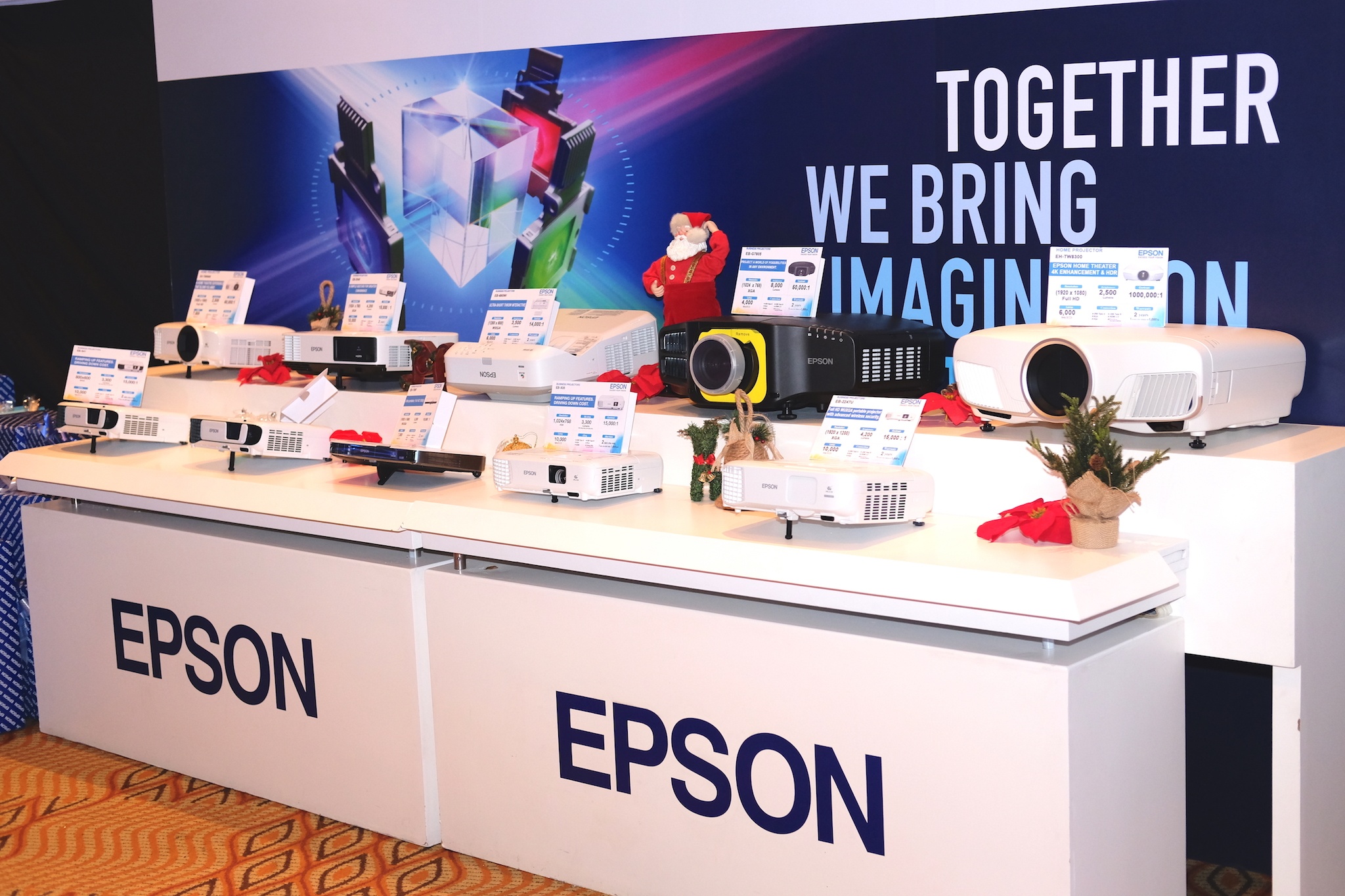 Epson ra mat may in va may chieu thong minh hinh anh